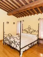 Villa Cottage Umbertide, Close to Gubbio and Assisi, With Panoramic Pool