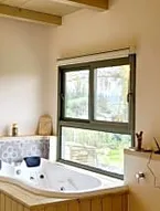 צימר חלון לרקפות zimer Window for primroses עם ג'קוזי לנוף
