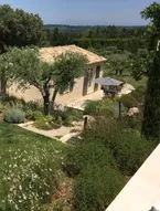 Modern holiday cottage with swimming pool and close to beautiful Saint Remy de Provence