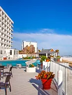 Holiday Inn Express & Suites Panama City Beach - Beachfront