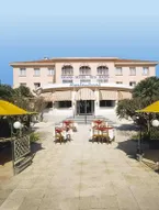 Adonis Sanary - Grand Hotel Des Bains
