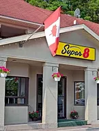 Super 8 by Wyndham Niagara Falls North