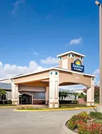 Days Inn & Suites by Wyndham Corpus Christi Central