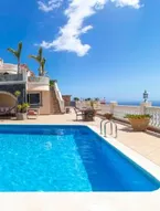 Villa con piscina privata, vista mare