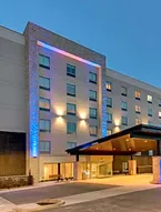 Holiday Inn Express & Suites - Nashville MetroCenter Downtown