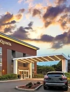 La Quinta Inn & Suites by Wyndham San Francisco Airport North