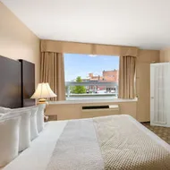 Days Inn & Suites North Bay