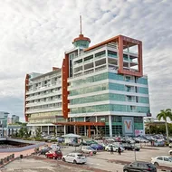 V Plaza Hotel