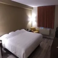 Super 8 Winnipeg West