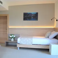 16 Lakes Hotel