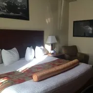 Best Western Plus Service Inn & Suites