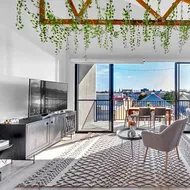 Portside Paradise - Steps away from the Port