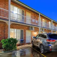 Hamilton Henry Parkes Motor Inn