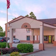 Super 8 by Wyndham Vincennes