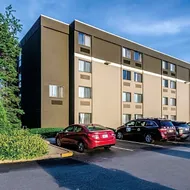 La Quinta Inn & Suites by Wyndham Warwick-Providence Airport