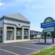 Days Inn & Suites by Wyndham Columbus East Airport