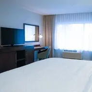 Hampton Inn & Suites by Hilton Quebec City /Saint-Romuald