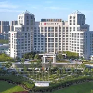 HUALUXE Ningbo Harbor City