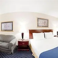 Holiday Inn Express & Suites Farmington
