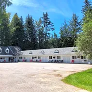 Pines Motel