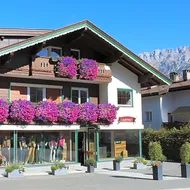 Alpking Hostel