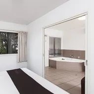 Majestic Oasis Apartments