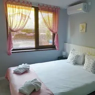 La Piazza Hotel