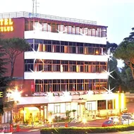Romulus Hotel