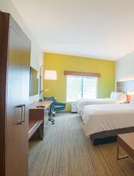 HOLIDAY INN EXPRESS & SUITES TAMPA -USF-BUSCH GARDENS