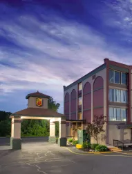 Super 8 by Wyndham Erie/I 90