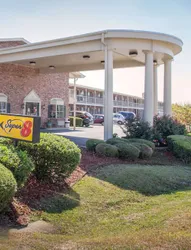 Super 8 by Wyndham Monroe West