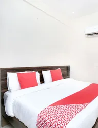 OYO 15620 Hotel Dynasty