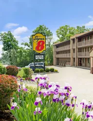 Super 8 by Wyndham Laurel