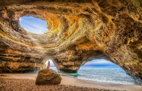 Full caves circuit and coast sightseeing boat from Portimão