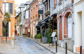 Private walking tour of Honfleur with a local guide