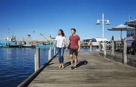 Perth and Fremantle Tour in German and Swan River Cruise