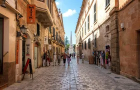 Ciutadella walking tour with shopping, El Toro visit and Casa Olivar