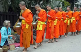Monks Morning Almsgiving Tour – Traditional Food Offering