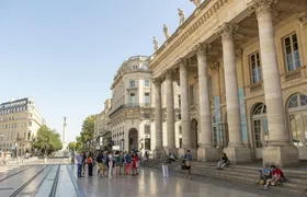 Walking English and French tour of Bordeaux