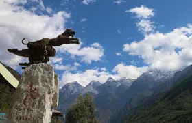 Marvelous Gorge Sightseeing and Photo-Taking From Lijiang