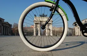 Milan's Hidden Gems: Unique Bike Tour (ENG, NL)