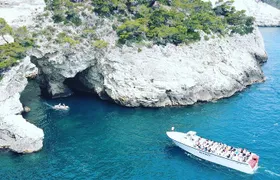 Desirèe experience. Visit of the marine caves of Vieste