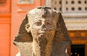 Giza Pyramids, Sphinx, and Egyptian Museum tour with lunch from Cairo