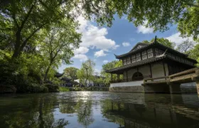 Suzhou Classical Gardens and Water Town visit with pick-up