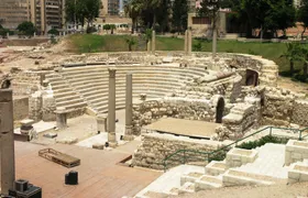 Roman amphitheater, Bombay's pillar and Catacombs tour from Alexandria