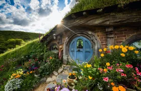 Auckland to Rotorua via Hobbiton movie set tour