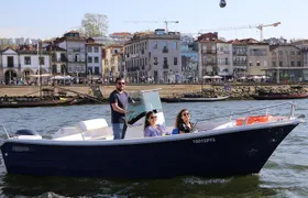 Porto: Private tour in the Douro (1 to 4 people) on a boat just for you