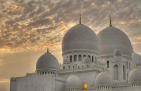 Polish tour of Abu Dhabi from Ras Al Khaimah with lunch at local restaurant