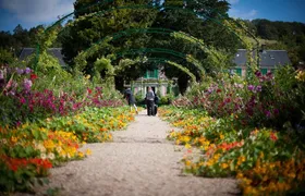 Guided tour Monet's house and gardens/small group