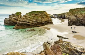 Full-day Beach of the Cathedrals, Ribadeo and Tapia tour from Gijón